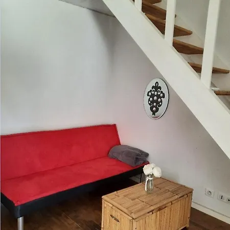 Jolie Maison Au Bord De La Riviere